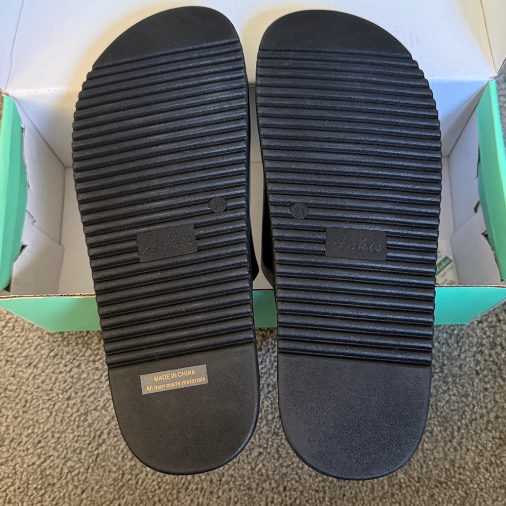 Ankis Timeless Classic Slides, Gold-Tone Buckles. New in Box! Black. Size 11 - Picture 2 of 11